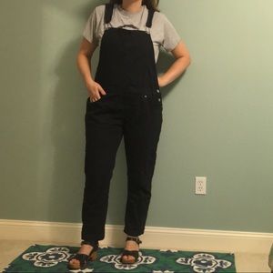 LIKE NEW Levi’s overalls